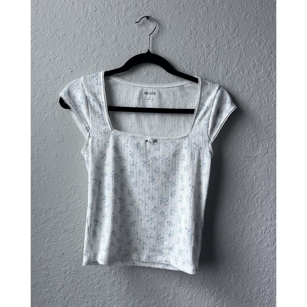Preloved Woman's Hollister White Flower Printed Square Neck Top (Size: S)